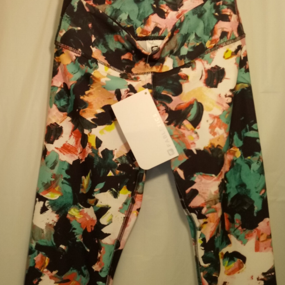 FABLETICS LEGGINGS SOLAR CAPRI PANTS SIZE XXS